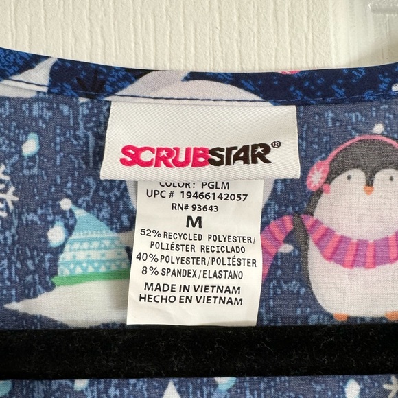 Winter theme scrub top - Picture 2 of 4